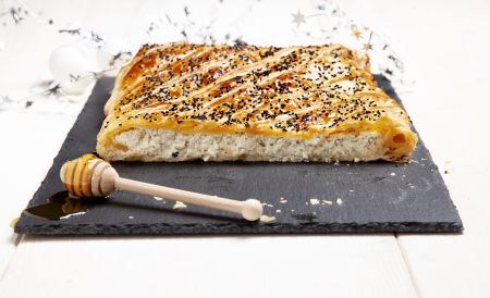 Τυρόπιτα με άνηθο, μέλι και μαυροκούκι