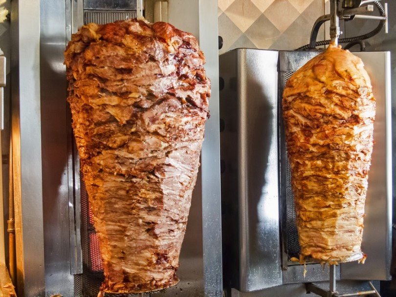 Γύρος ή καλαμάκι χοιρινό; Τι είναι πιο υγιεινό;