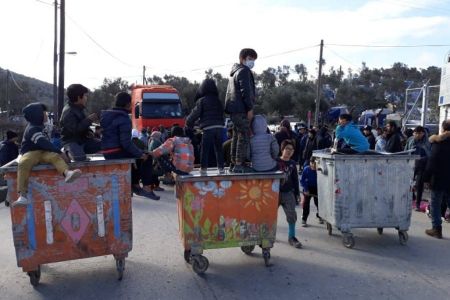 Διαμαρτυρία προσφύγων στη Μόρια: Χωρίς ρεύμα και θέρμανση μέσα στον χειμώνα
