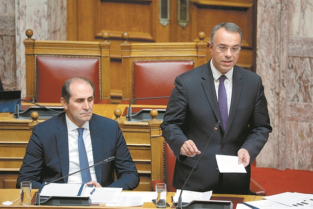 Κόπωση στα έσοδα, αύξηση στα κρατικά χρέη προς ιδιώτες