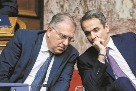 Ιστορική συναίνεση με τρεις κινήσεις