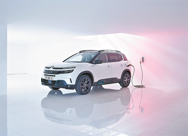 To Citroen C5 Aircross ενδίδει στην plug-in υβριδική τεχνολογία