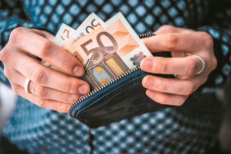 H κυβέρνηση στην παγίδα των μερισμάτων