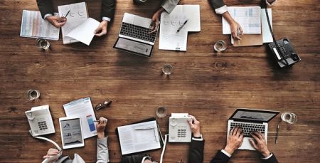 Η αναπτυξιακή σκυτάλη στους έλληνες επιχειρηματίες