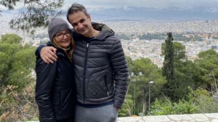Μητσοτάκης: Η πρωτοχρονιάτικη ευχή από το Λυκαβηττό με τη Μαρέβα