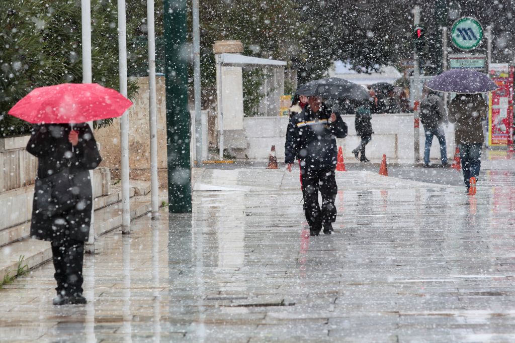 Καιρός: Με τσουχτερό κρύο μπήκε το 2020 – Πού θα βρέξει