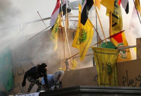 Βαγδάτη: Για δεύτερη μέρα διαδηλωτές έξω από την αμερικανική πρεσβεία