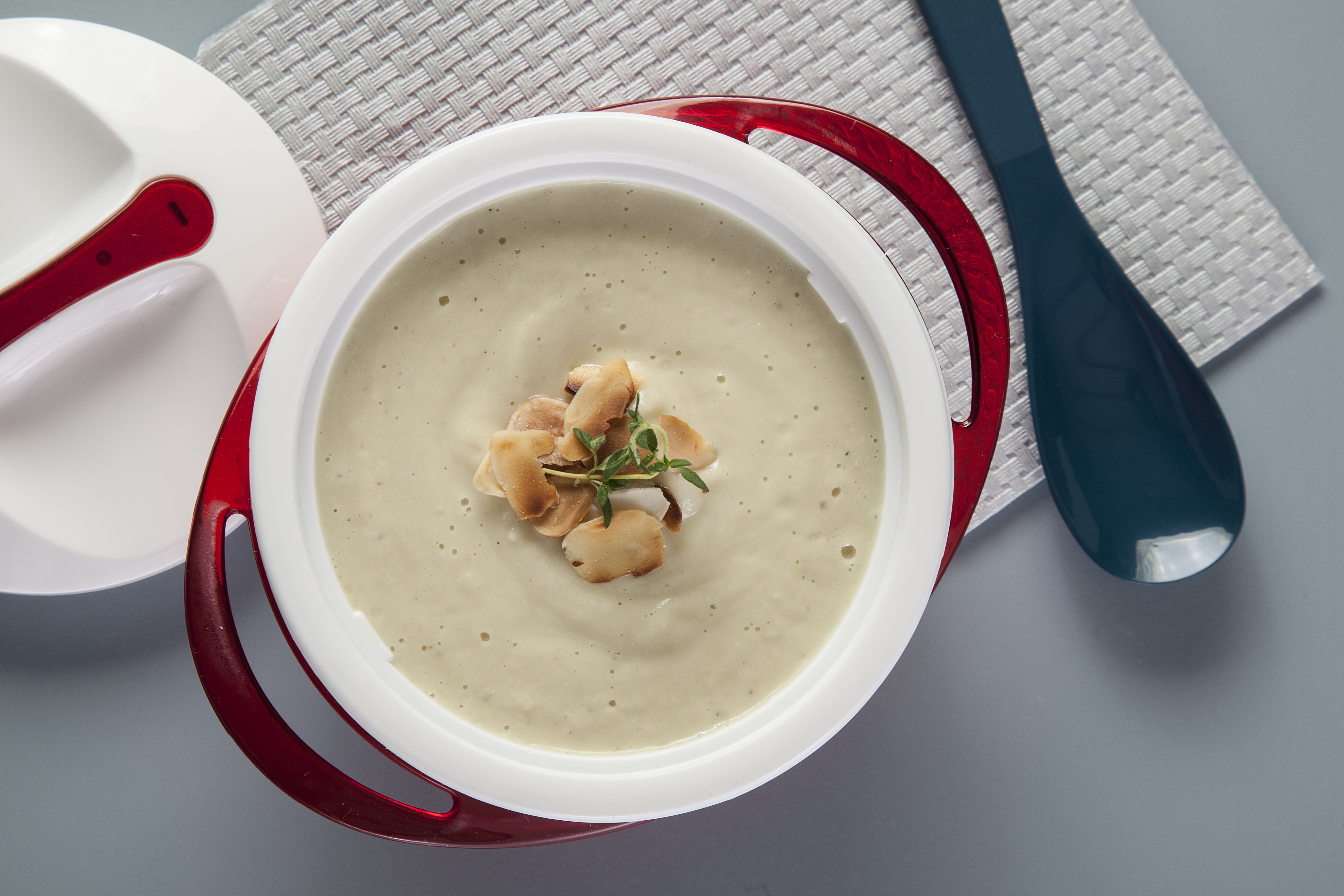 Σούπα κουνουπιδιού με αμύγδαλα