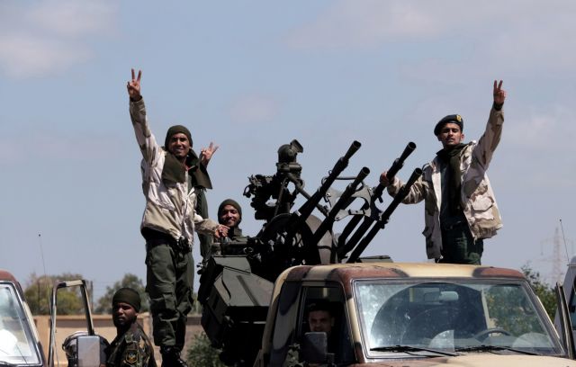 Σε τεντωμένο σκοινί οι ισορροπίες στη Λιβύη – Η κατάρριψη τουρκικού drone και ο «ιερός πόλεμος»