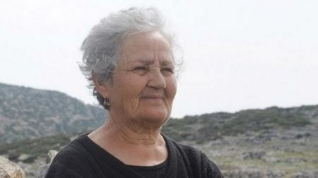 Η κυρά-Ρηνιώ της Κινάρου : «Αν φύγω από εδώ, θα γίνει γκρίζα ζώνη»