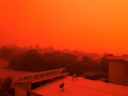 Αυστραλία: Συγκλονίζουν οι εικόνες από την πύρινη λαίλαπα – «Βάφτηκαν» τα πάντα πορτοκαλί