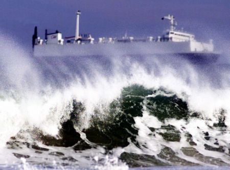 Πλοίο με 48 επιβάτες προσάραξε σε βραχονησίδα στη Σκιάθο