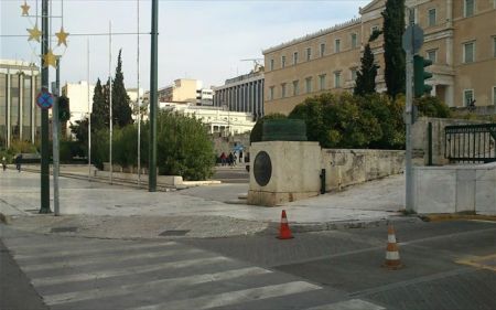 Ράμπα για ΑμεΑ στον Άγνωστο Στρατιώτη από το δήμο Αθηναίων