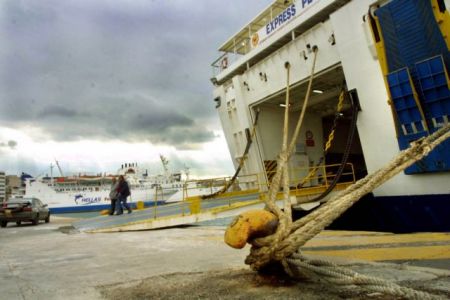Απαγορευτικό απόπλου από τα λιμάνια της Αττικής – 11 μποφόρ οι άνεμοι στο Αιγαίο
