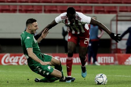 Βαρούχας : Δεν υπάρχει πέναλτι στη φάση με Μπα και Μακέντα