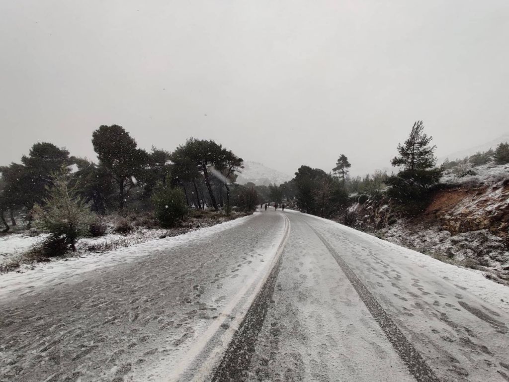 «Πολιορκεί» την Αττική ο Ηφαιστίων: Ποιοι δρόμοι είναι κλειστοί