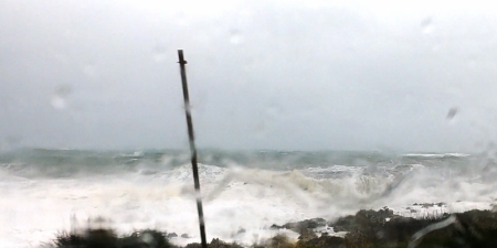 «Πνίγηκαν» τα Χανιά – Προβλήματα λόγω των θυελλωδών ανέμων