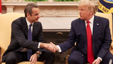 Trump extols Greek economic recovery at meeting with Mitsotakis