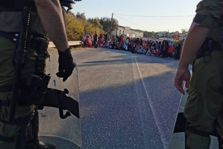Μόρια: Διαμαρτυρία προσφύγων για το ρεύμα και τη θέρμανση