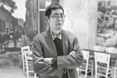 «Ποίηση είναι η απόσταση, όπως και η ελευθερία»