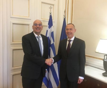 Διμερή και περιφερειακά θέματα στη συνάντηση Δένδια-Ρώσου πρέσβη