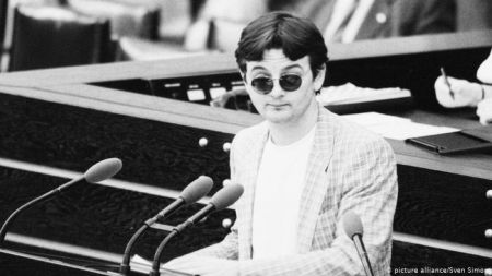 40 χρόνια Πράσινοι – οι «ρέμπελοι» που έγιναν κόμμα εξουσίας