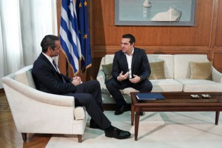 Ενημέρωση Μητσοτάκη σε πολιτικούς αρχηγούς: Τι συζήτησε με Τσίπρα και Γεννηματά