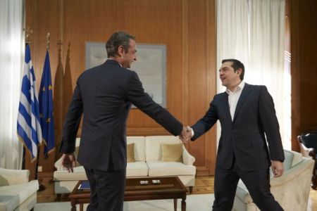 «Στα μαχαίρια» κυβέρνηση – αξιωματική αντιπολίτευση μετά τη συνάντηση Μητσοτάκη-Τσίπρα