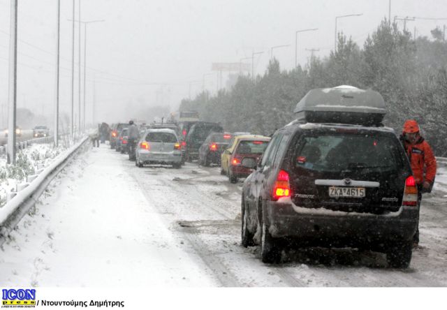 ΛΑΕ: Ποιος ευθύνεται για το κλείσιμο των εθνικών οδών και τις διακοπές ρεύματος με το πρώτο χιόνι;