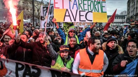 Συμβιβασμό με τους απεργούς επιδιώκει η γαλλική κυβέρνηση
