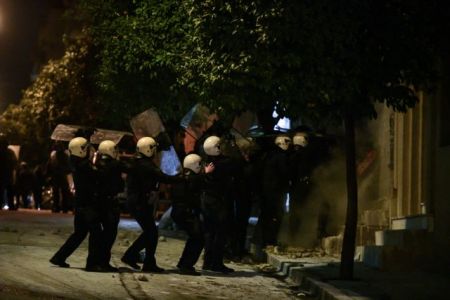 Κουκάκι: Νέα έφοδος της αστυνομίας και νέες συλλήψεις μετά τις επανακαταλήψεις