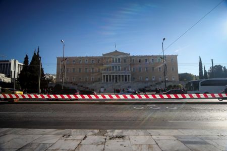 Αντιπολεμικό συλλαλητήριο στο Σύνταγμα το μεσημέρι – Πορεία στην Αμερικανική πρεσβεία