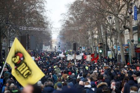 Γαλλία: Σε υποχώρηση ο Μακρόν για το συνταξιοδοτικό – 38η ημέρα απεργίας