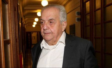 Εξάρχεια: Εσπασαν το αυτοκίνητο του γιου του Φλαμπουράρη