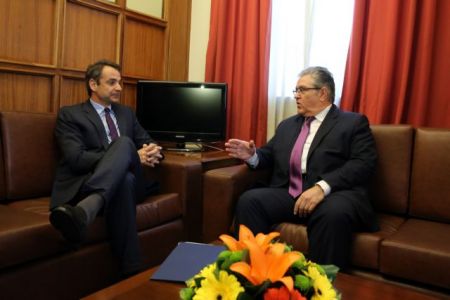 Ο Μητσοτάκης ενημερώνει Κουτσούμπα μετά το ταξίδι του στις ΗΠΑ