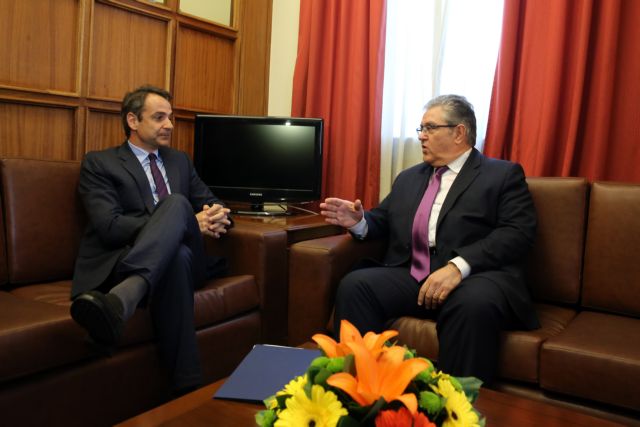 Ο Μητσοτάκης ενημερώνει Κουτσούμπα μετά το ταξίδι του στις ΗΠΑ