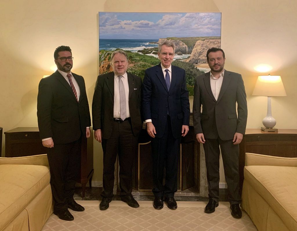 Συνάντηση στελεχών του ΣΥΡΙΖΑ με τον αμερικανό πρέσβη στην Αθήνα