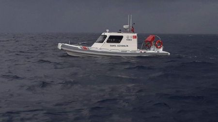 Τουρκικό λιμενικό παρενοχλεί έλληνες ψαράδες