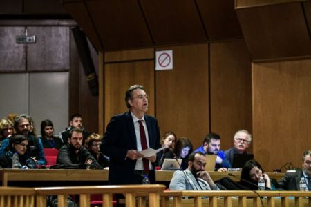 Δίκη Χρυσής Αυγής – Θ. Καμπαγιάννης: «Ο Μιχαλολιάκος ενέκρινε τις επιθέσεις»