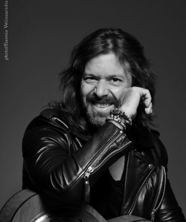 Βασίλης Μπαμπανιάρης: Η Τέχνη και ο Ερωτας νικούν το θάνατο