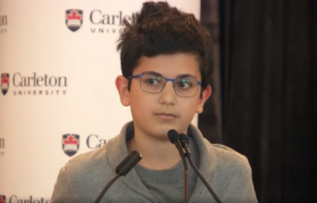 Τεχεράνη: «Ραγίζει» καρδιές 13χρονος που έχασε τον πατέρα του στο ουκρανικό Boeing