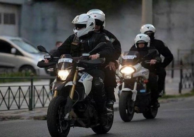 Επίθεση σε αστυνομικούς έξω από την ΑΣΟΕΕ