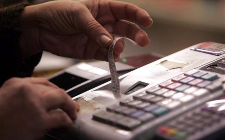 Τέλος οι ταμειακές μηχανές που δεν συνδέονται online με την ΑΑΔΕ