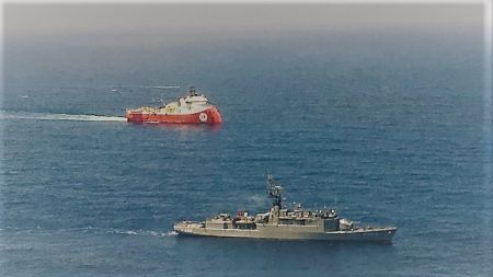 Bloomberg: Κίνδυνος για θερμό επεισόδιο Ελλάδας και Τουρκίας στη Μεσόγειο