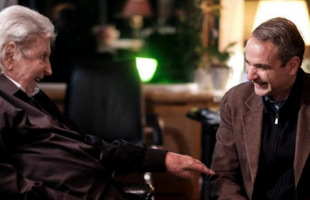 Τον Μίκη Θεοδωράκη επισκέφθηκε ο Κυριάκος Μητσοτάκης