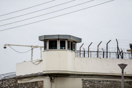 Κρατούμενος καταγγέλλει ότι έβγαλε όγκο στο κεφάλι από χτύπημα αστυνομικού