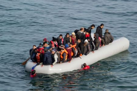 Βίντεο – ντοκουμέντο: Τούρκοι λιμενικοί εμβολίζουν λέμβο με πρόσφυγες