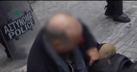 Επίθεση σε δημοσιογράφο από ομάδα ακροδεξιών στο Σύνταγμα