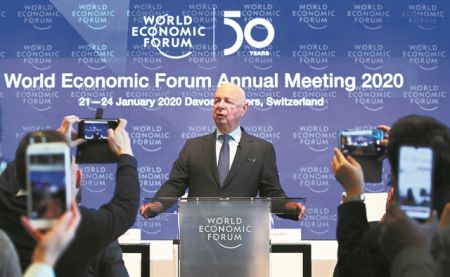 Το χιονισμένο Νταβός… πρασινίζει