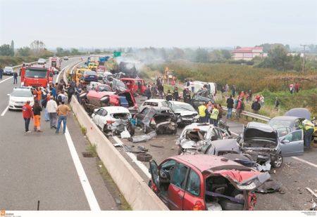 Γιατί οι Ελληνες πεθαίνουν στην άσφαλτο